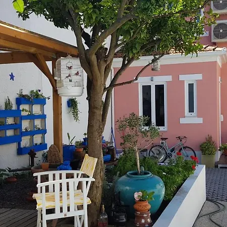 Vakantiehuis Luxurious Pink House And Parking Porto