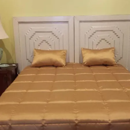Vakantiehuis Luxurious Pink House And Parking Porto